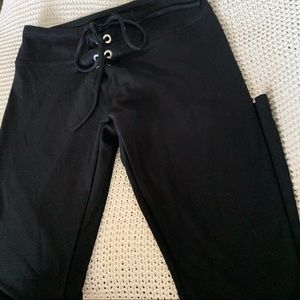 Mid-rise lace up leggings